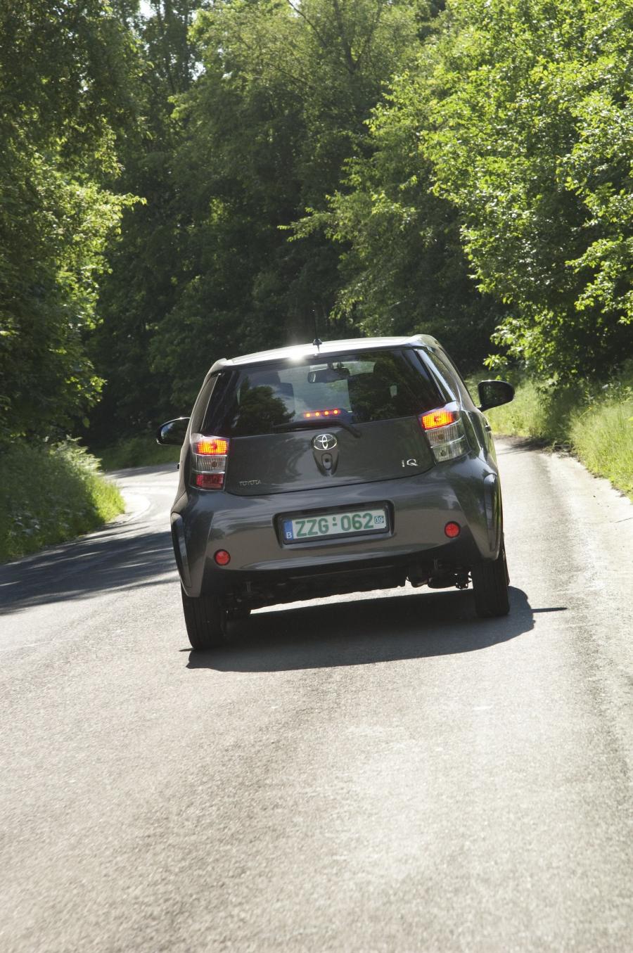 Toyota iQ 2008 года  (фото 44 из 225)